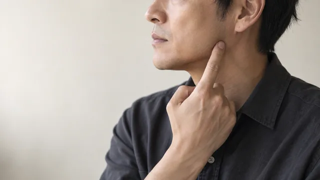 男のエラは筋肉か骨か